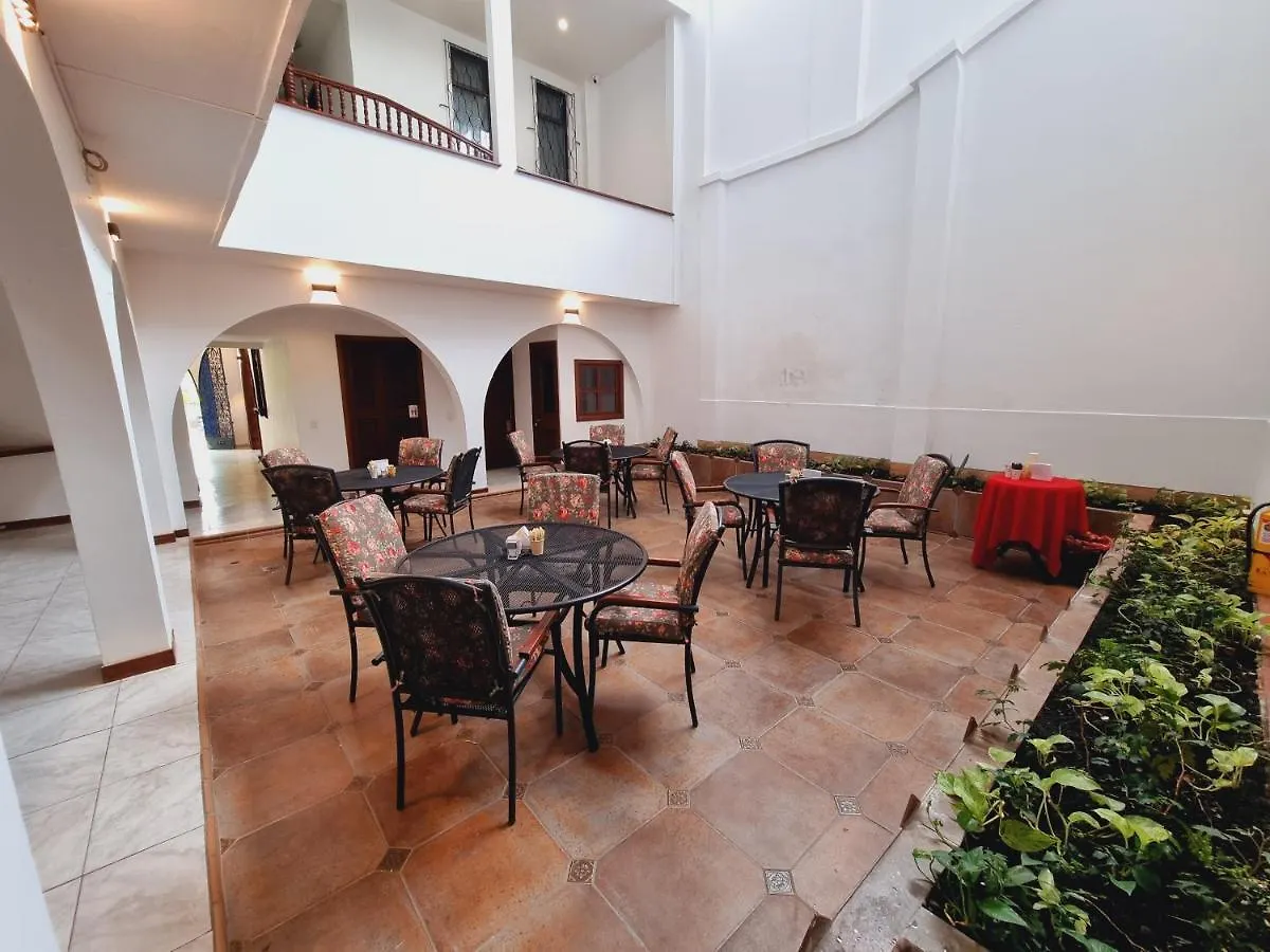 Hotel Karlo Cali 3*,