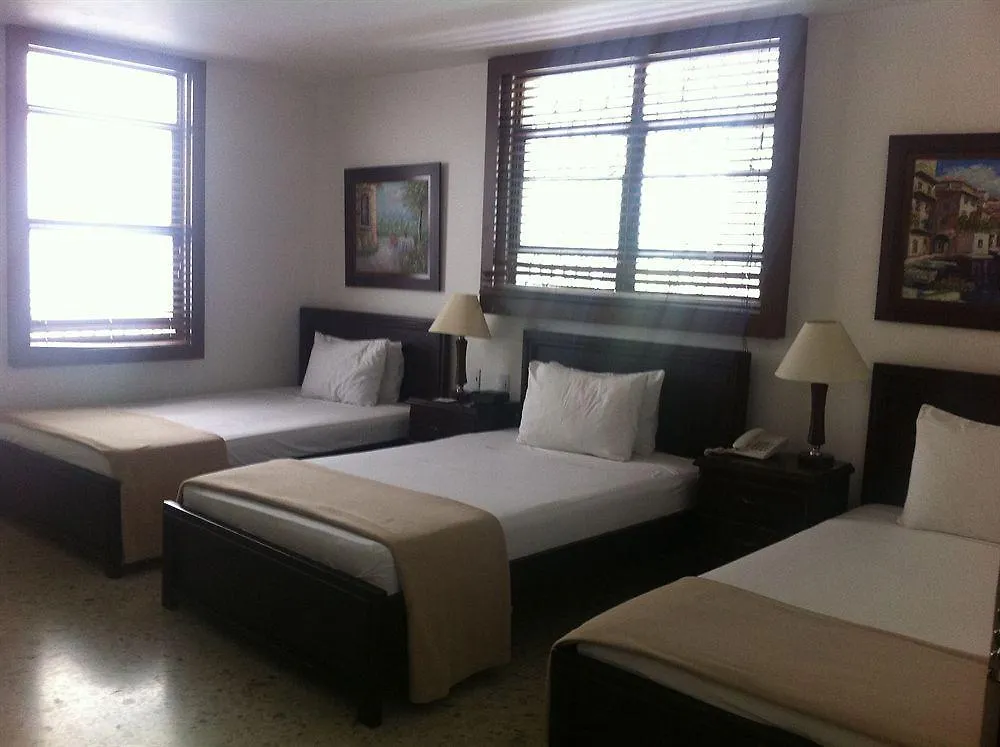 Hotel Karlo Cali 3*,