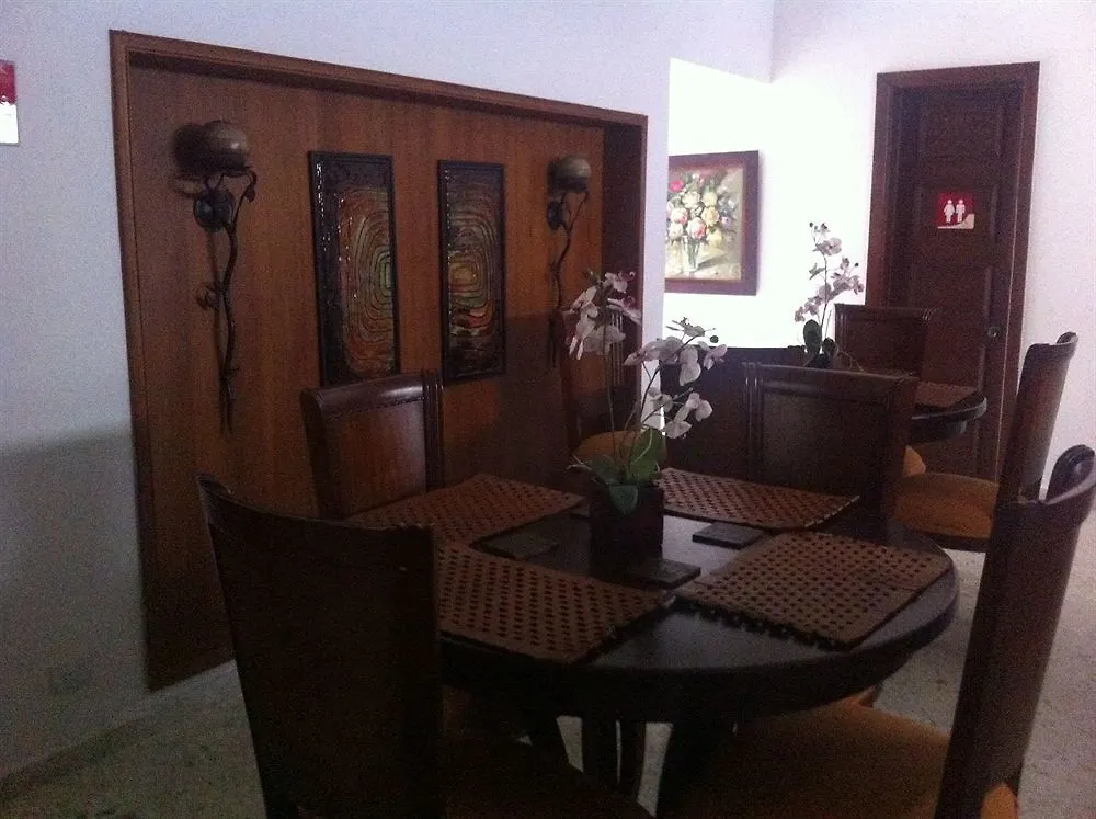 Hotel Karlo Cali 3*,