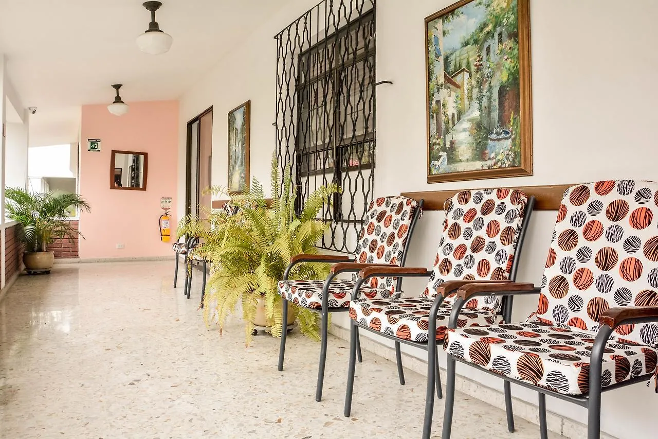 Hotel Karlo Cali 3*,